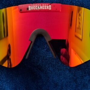 TAMPA BAY BUCCANEERS (LIMITED EDITION) RARE MULTI - COLOR  COMPLETE WRAP SHADES